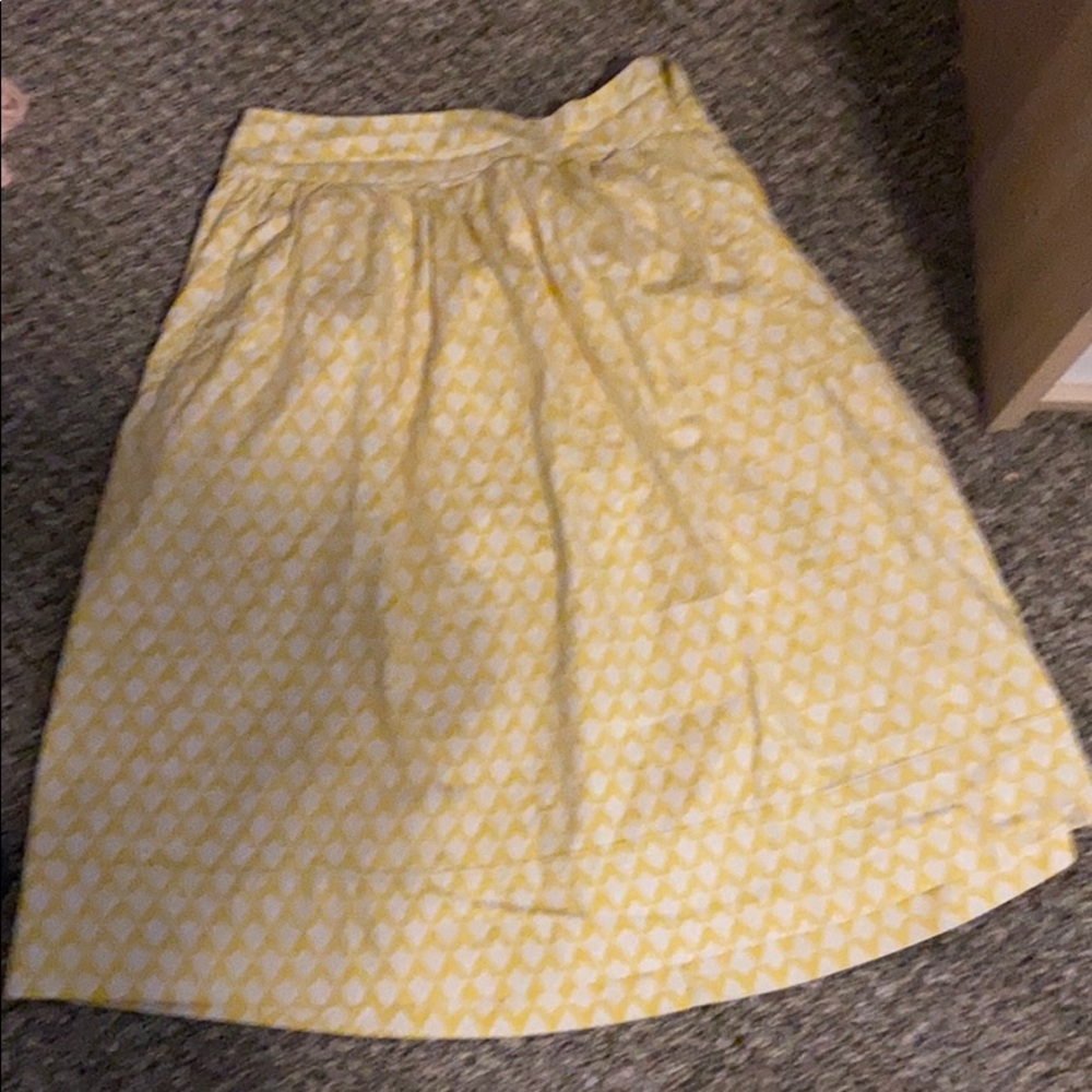 Yellow white pattern skirt